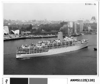 Departing P&O liner IBERIA with the Sydney Opera House and Government House in the background