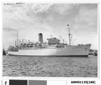 P&O liner ARCADIA arriving in Sydney and being assisted by two tugboats