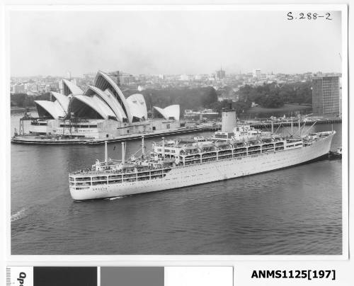 P&O passenger liner ORSOVA entering Sydney Cove for berthing at Circular Quay