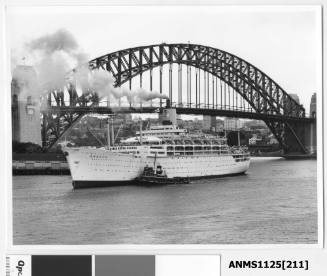 Tugboat WOONA assisting P&O passenger liner ORSOVA to berth at Circular Quay