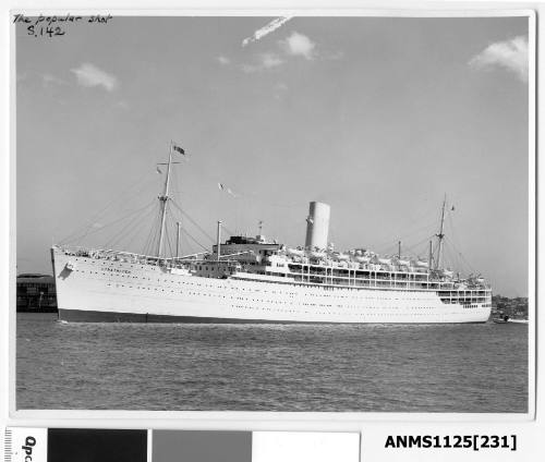 P&O passenger liner STRATHEDEN departing Sydney