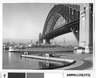 P&O passenger liner HIMALAYA arriving in Sydney and passing under the Sydney Harbour Bridge