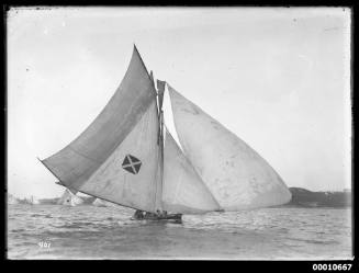 18-footer MASCOTTE sailing on Sydney Harbour