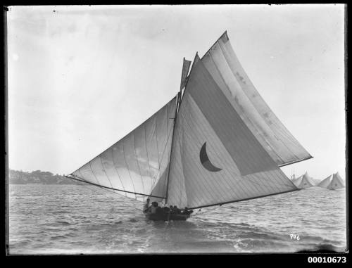 18-footer KERIKI racing on Sydney Harbour