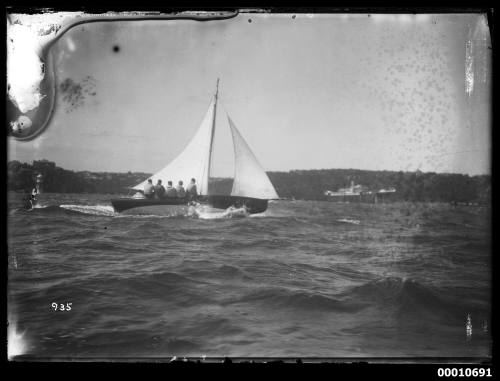 21-foot restricted class yacht on Sydney Harbour, INSC 935