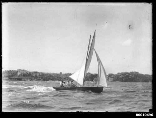 21-foot restricted class yacht on Sydney Harbour, INSC 947