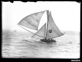 18-footer MASCOTTE sailing on Sydney Harbour