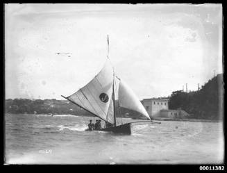 16-foot skiff on Middle Harbour, INSC 2249