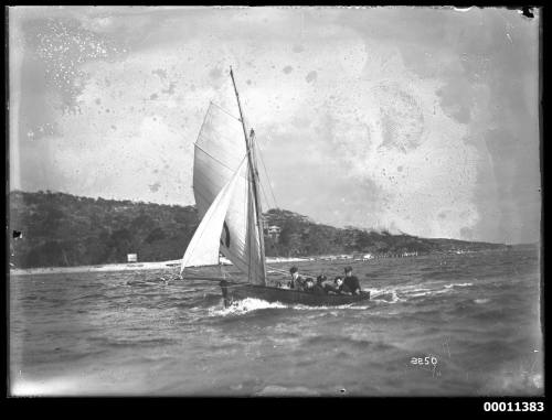 16-foot skiff on Middle Harbour, Sydney Harbour