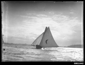 18-footer DEFIANCE on Sydney Harbour