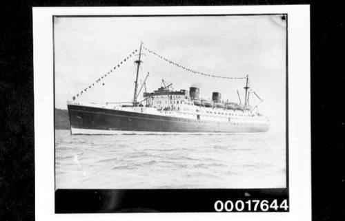 SS AWATEA entering Sydney Harbour on its Maiden Voyage