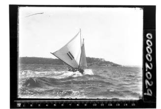 18-footer HC PRESS sailing on Sydney Harbour