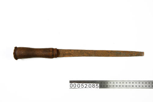 Chisel with handle