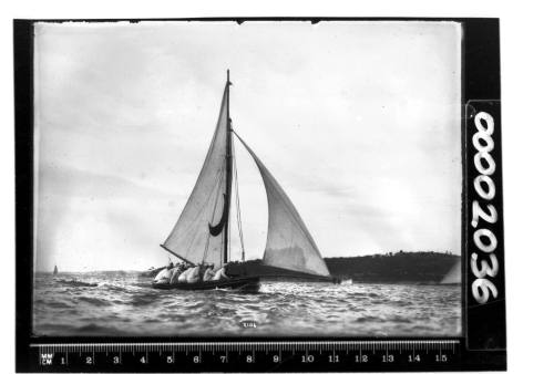 18-footer DEFIANCE sailing on Sydney Harbour