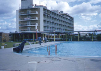 Lennons Broadbeach Hotel pool, Surfers Paradise