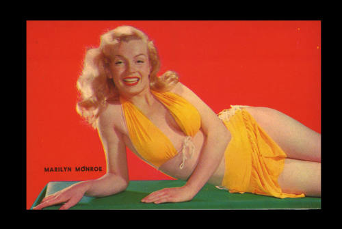 Vintage postcard of Marilyn Monroe