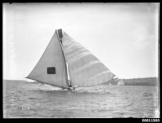 18-footer AVALON on Sydney Harbour