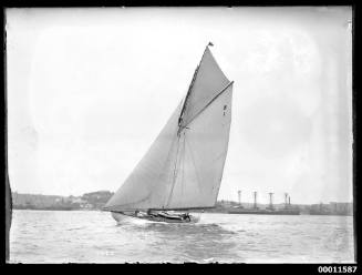 Victorian sloop EUN-NA-MARA on Sydney Harbour