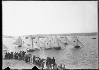 Spectators watching the start of the Interstate 18-footers Championship on 3 February 1912  from Clark Island, Sydney