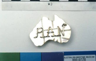 RAN sweetheart brooch made of mother of pearl