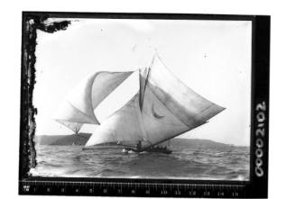 18-footer KERIKI sailing on Sydney Harbour