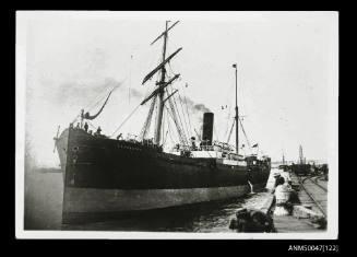 SS CLONCURRY leaving a wharf