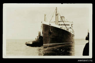 Tugboat TOORONGA manoeuvring a large steamship