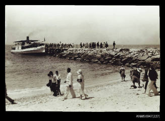 TSS ZEPHYR disembarking passengers at Rottnest Island