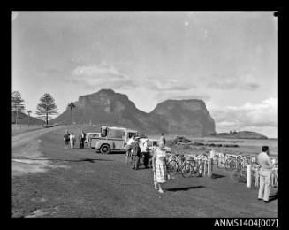 Crowd on the shore at Lord Howe Island