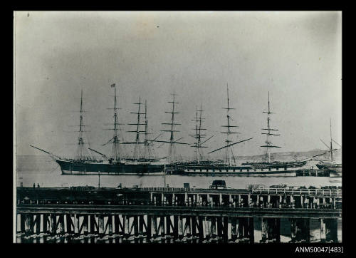 Barques COLONIAL EMPIRE, ALUMBAGH, JULIET and HELEN docked