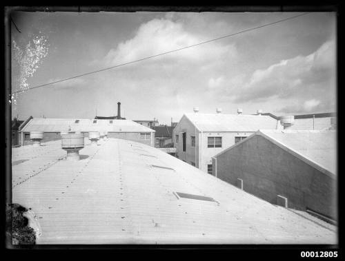 Roofs of warehouses or factories