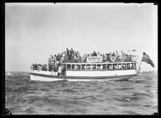 Nicholson Bros ferry PROMOTE Queen of the Harbour Day 1931