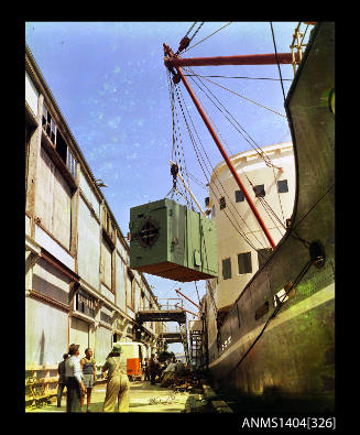 Loading TAIYUAN from a wharf