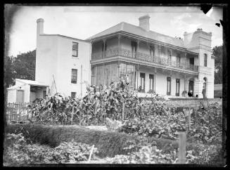 Glass plate negative image of an unidentified two-storey house,  Australia