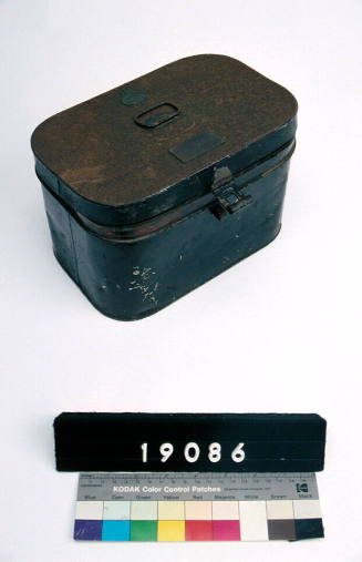 Carrying tin for epaulettes from naval officers uniform