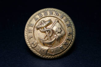 Aberdeen White Star Line large round brass button with gilt on front and raised relief pattern of fouled anchor with flag pole and flag with single star and line through middle