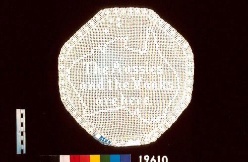 Doily featuring the inscription 'The Aussies and the Yanks are here'