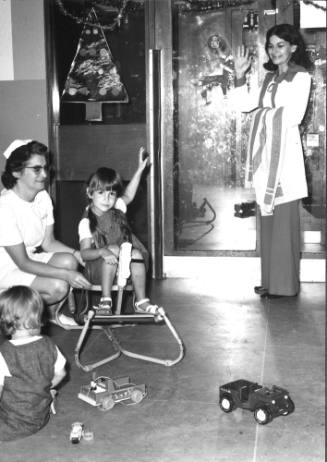 Photograph depicting two children at a ORIANA's playroom