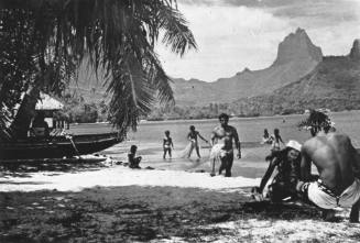 Photograph depicting a Pacific landscape