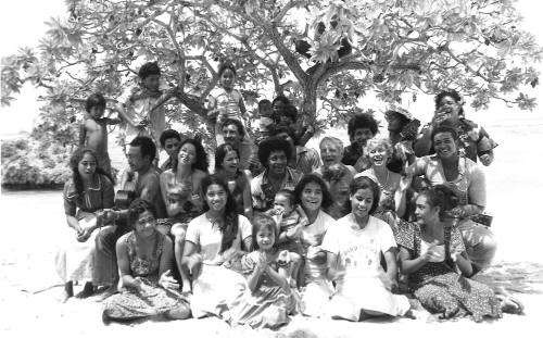 Photograph depicting a group of tourists and Pacific Islanders