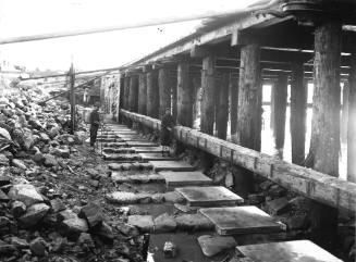 Photograph depicting the construction of  the 'rat proof' wharves in Darling Harbour