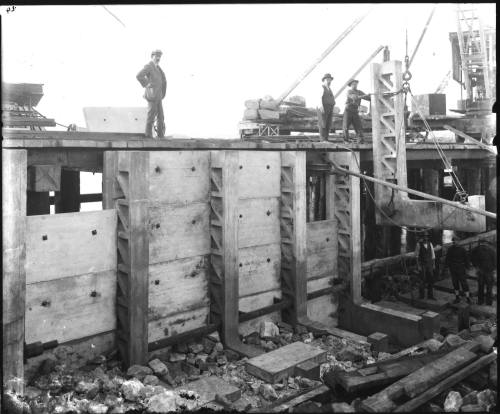 Construction of  the 'rat proof' wharves in Darling Harbour