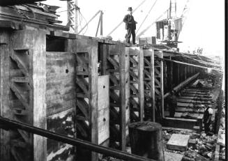 Construction of  the 'rat proof' wharves in Darling Harbour