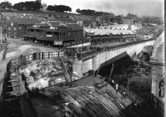 Photograph showing the construction of Munn Street bridge in Millers Point
