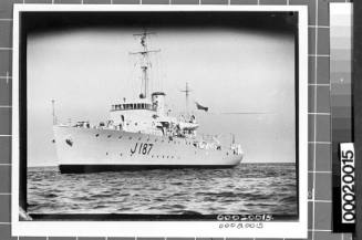 HMAS BENDIGO I in trials near Cockatoo Island Dockyard