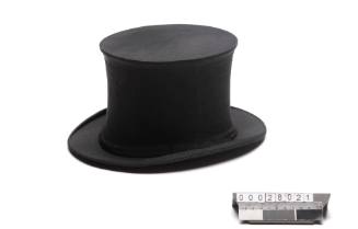 Collapsible top hat (called a Gibus or Opera hat) used by Robert McKilliam