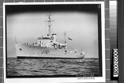 HMAS BENDIGO I in trials near Cockatoo Island Dockyard