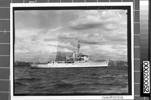 HMAS MILDURA I off the coast of the eastern suburbs, Sydney