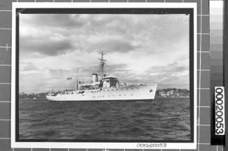 HMAS MILDURA I off the coast of the eastern suburbs, Sydney