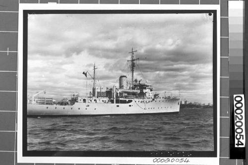 HMAS MILDURA I off the coast of the eastern suburbs, Sydney